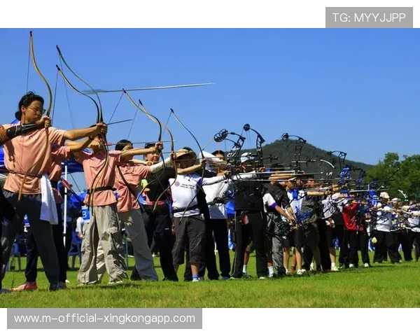 射箭国家队对抗赛紧张激烈，多名选手成绩接近