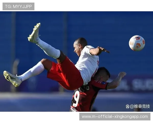 门将单臂封门，球迷炸出“神仙操作”