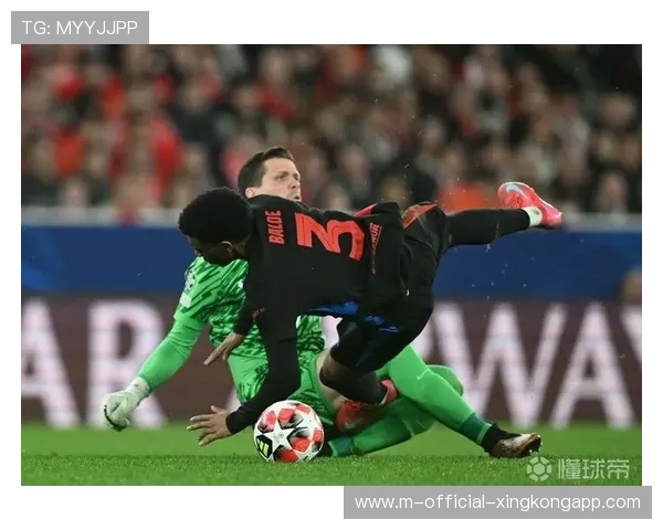 门将单臂封门，球迷炸出“神仙操作”