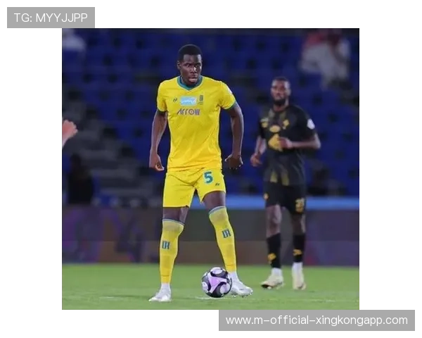 山东泰山祖马贴身盯防不松,背身拿球瞬间被卡死 山东泰山祖马贴身盯防不松,背身拿球瞬间被卡死